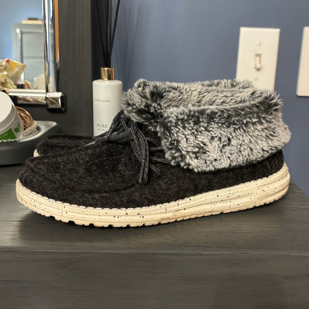 Cozy Women's Fur-Lined Ankle Boots - Black and Gray
